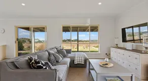 13 Kightley Rd - BYO Linen - Pets Negotiable - Wi-Fi - Image 2