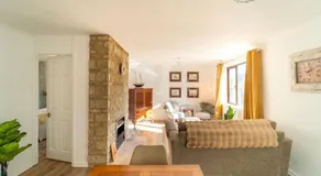 Bumble Bee Bungalow Serviced Accommodation - Image 2