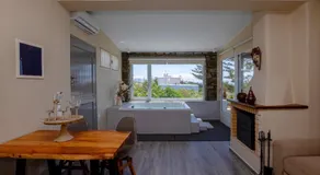 Couvaros Hotel - Image 2