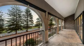 25 Esplanade Beachfront Villa with Ocean Views - Image 3