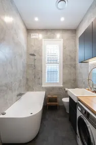 Newtown Terrace House Oasis w Parking & Air-con - Image 2
