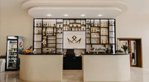ROYAL M - Image 4