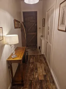 Super 2-bed Briar Cottage Suite, Norwood Green - Image 3