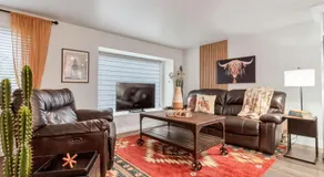 Backyard BBQ Retreat: Central 3bd - Prime Location - Image 2