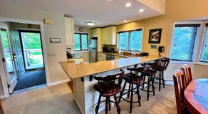 F3 Well appointed Townhome a short walk to the Mount Washington Hotel 1 minute to ski area - Image 5