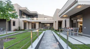 3 DOORS VILLAS - Image 5