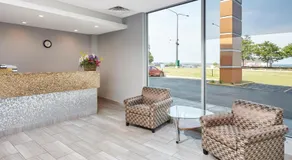 Chicago Lakeshore Hotel - Image 3