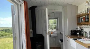 The Daffodil Hut - Image 4