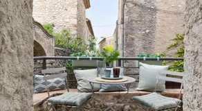 Charming Stone House near Beach Retreat - Image 4