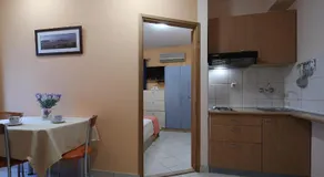 La Familia Apartments - Image 2