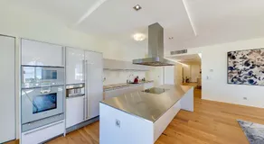 Modern 3-Bedroom Lakeview Apartment in Montreux by GuestLee - Image 4