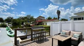 Waterfront retreat with kayaks, walk to the beach - Image 3