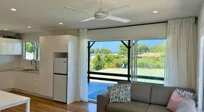 The Old Artist Residence, Boreen Point Boutique Accomodation - Image 2