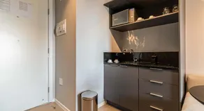 Charlie Houx - Studios Super Confortáveis em Pinheiros ao lado do metrô e poucos passos da Faria Lima - Image 3