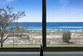 Beachfront Studio with Balcony & Stunning Views - Image 5