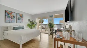 Palm Court a Bayview 2 Bed Suite & Heated Pool - Image 2
