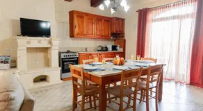 Villa Savona Sleeps 7 with Private Pool - Image 4