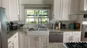 Adorable Room in the House with Peacefull Backyard - Image 4