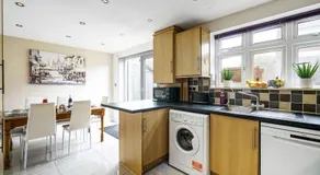 4BR 6Beds 3 Bath Private Parking Garden Kings Cross 25 min & Harry Potter - Image 5