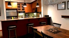 Luxurious & Spacious Mountain Retreat - Image 4