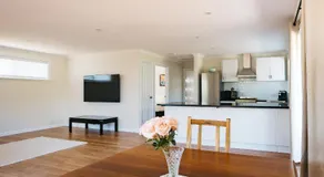 Owen's Hideaway by the BnB Collection - Image 2