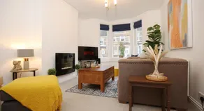 Coronation View, 3 Bedroom House in Bath By N And N Stays with Free Parking, Great for companies and contractors working in the area or an ideal base for guests visiting Bath - Image 2