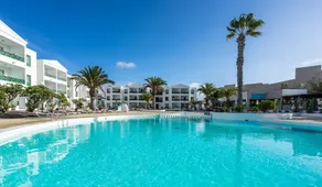 Blue Sea Apartamentos Costa Teguise Beach - Image 2