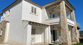 R House II - Image 2