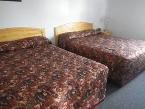 Alcan Motor Inn - Image 2