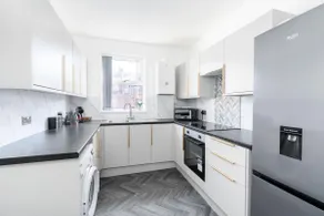 Perfect Booking Stylish 3 Bed Family Home - Image 5