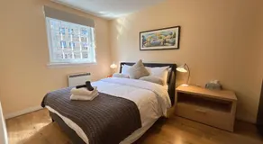 One room with parking space - Image 2