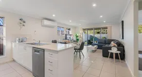 Modern 5BR Family Home in Peaceful Park Ridge - Image 4