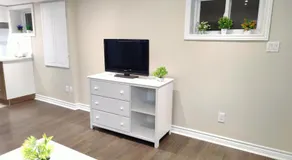 Family-Friendly Spacious 2BR Cozy Basement Suite - Near Attractions - Sleepsn5 - Image 5