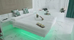 Sisina Luxury Room Jacuzzi & Piscina - Image 2