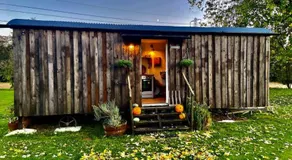 Mountbatten Shepherds hut & Buckhurst Shepherds hut - Image 4
