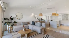Riverfront Luxury, Poolside, Near Hastings - Image 3