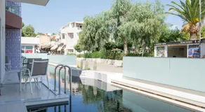 Tarra Seaside Hotel - Image 4