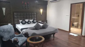 The Platinum Hotel - Image 5
