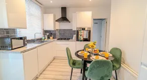 Stylish Southend Stay - Image 3