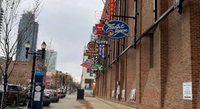 Private Rooms in a 2 Bedroom Condo Downtown Central Edmonton Non Smoking - Image 3