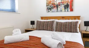 Bright 2BR House with Garden & EV Parking Sleeps 5 - Image 5