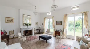Le Manoir de la Riviere - Image 2
