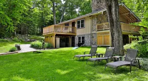 Fun In Fun Out Ski Home - Main Floor, Renovated 3BR-2BA, Hot Tub, Close to Resort - Image 3