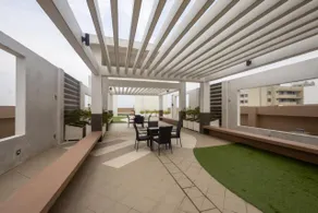 Bayfront Suite in Pasay Near NAIA Terminal, PICC, Star City, MOA and US Embassy - Pet-Friendly, Wi-Fi & Netflix, Free Swimming Pool, Sauna, Work from Home Ready - Image 5