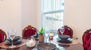 WGcDDE Large 3 Bedroom House - Close to MKM Stadium & A63 - Garden - Image 3