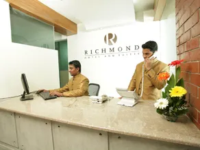 Richmond Hotel & Suites - Image 4