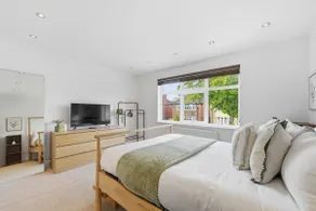 Modern 2BR, work stays, off road parking - Image 2