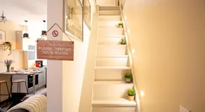 Idéal PRO & Couple - 2 Logements Thème Boho Chic RDC & Dandy 1er étage - Quartier Calme - Jardin - WIFI HD - Smart TV - Parking Gratuit - Proche Centre & Transports - Ask Home - Image 5