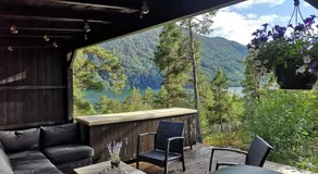 Gjestehus i Sogndal med utsikt over fjord og fjell - Image 3