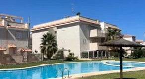 Piso con AC, piscina y pista de pádel y tenis en Águilas - Image 3